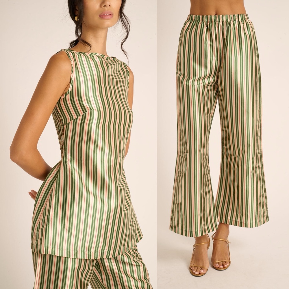 Striped Sleeveless Jumpsuit - Picture 3 of 15